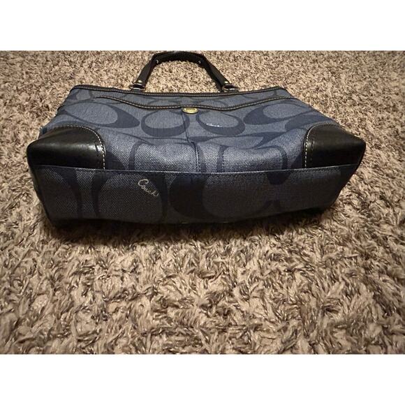 Authentic Signature Coach Bag - Picture 3 of 7